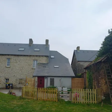 Villa Le passage des fées à Couvains  Extérieur photo